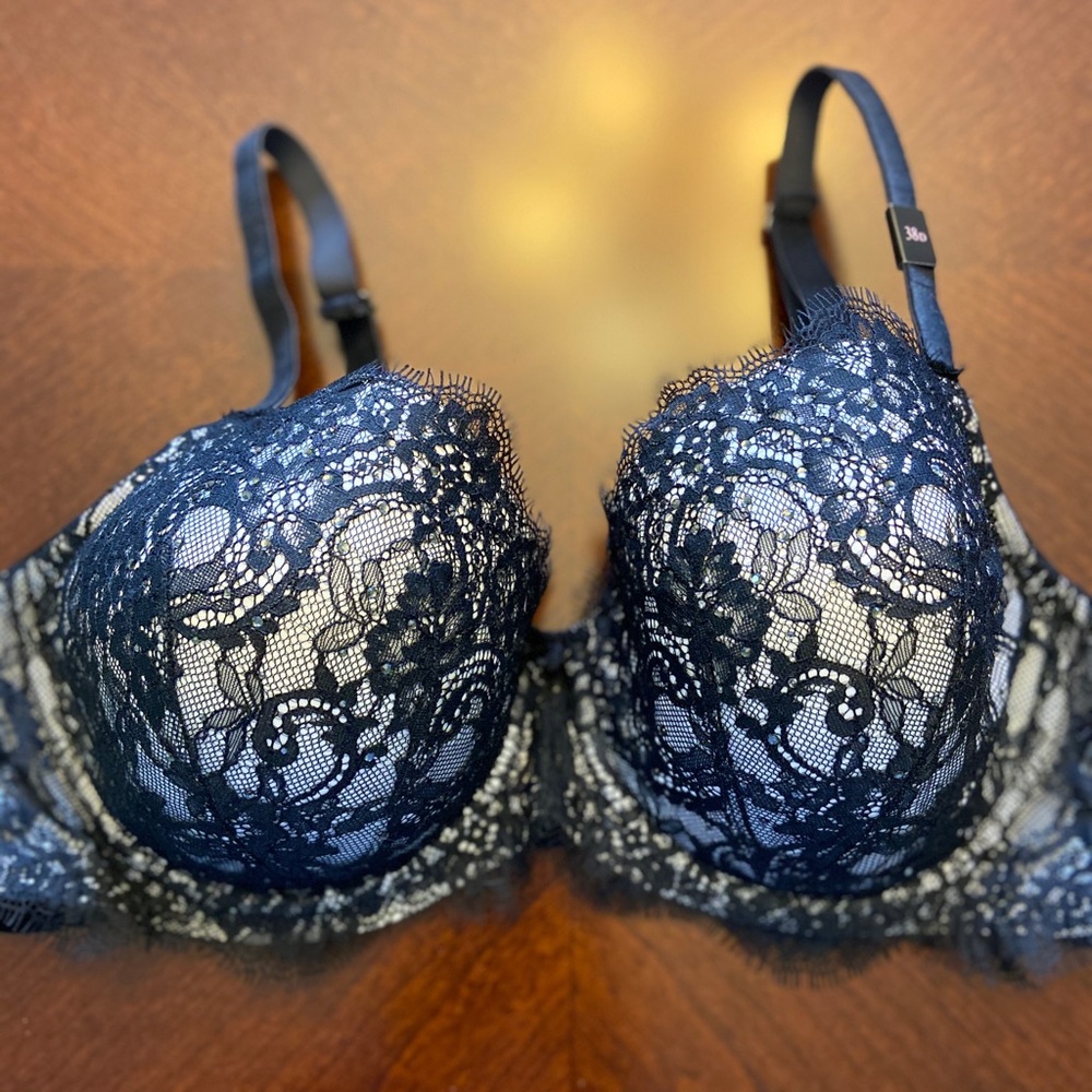 NWT VS Black lace bra with white underneath accent